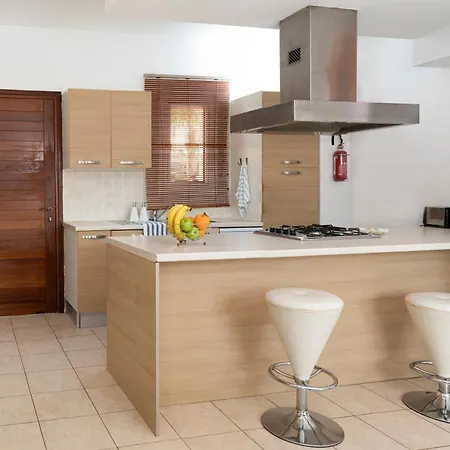 Blue Water Village, 2 Bedroom With Pool باراليمني