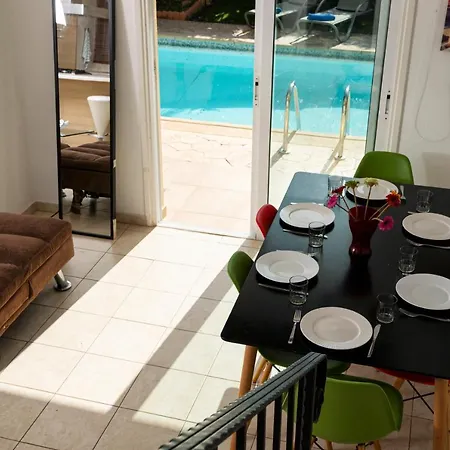 Blue Water Village, 2 Bedroom With Pool فيلة *