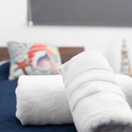 Blue Water Village, 2 Bedroom With Pool باراليمني